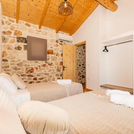 Vila Misovounous Natural Park By 