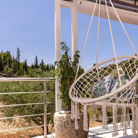 Vila Misovounous Natural Park By 